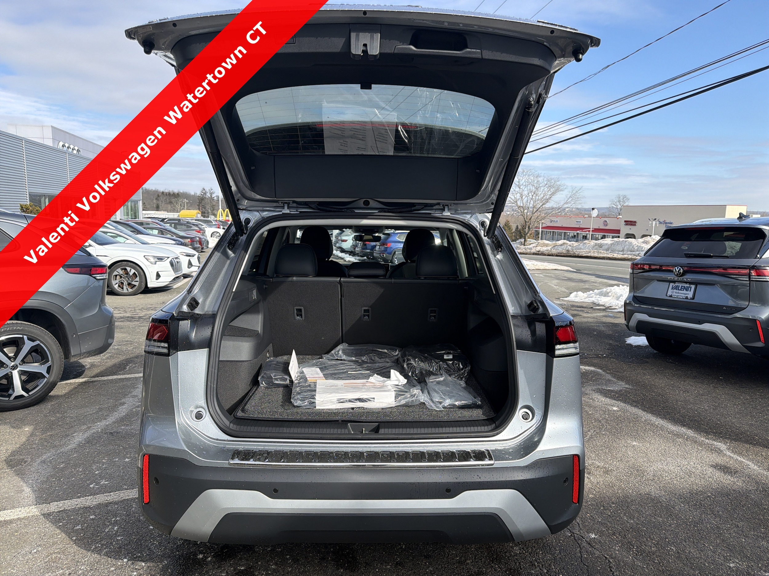 2026 Volkswagen Tiguan SE - Photo 17