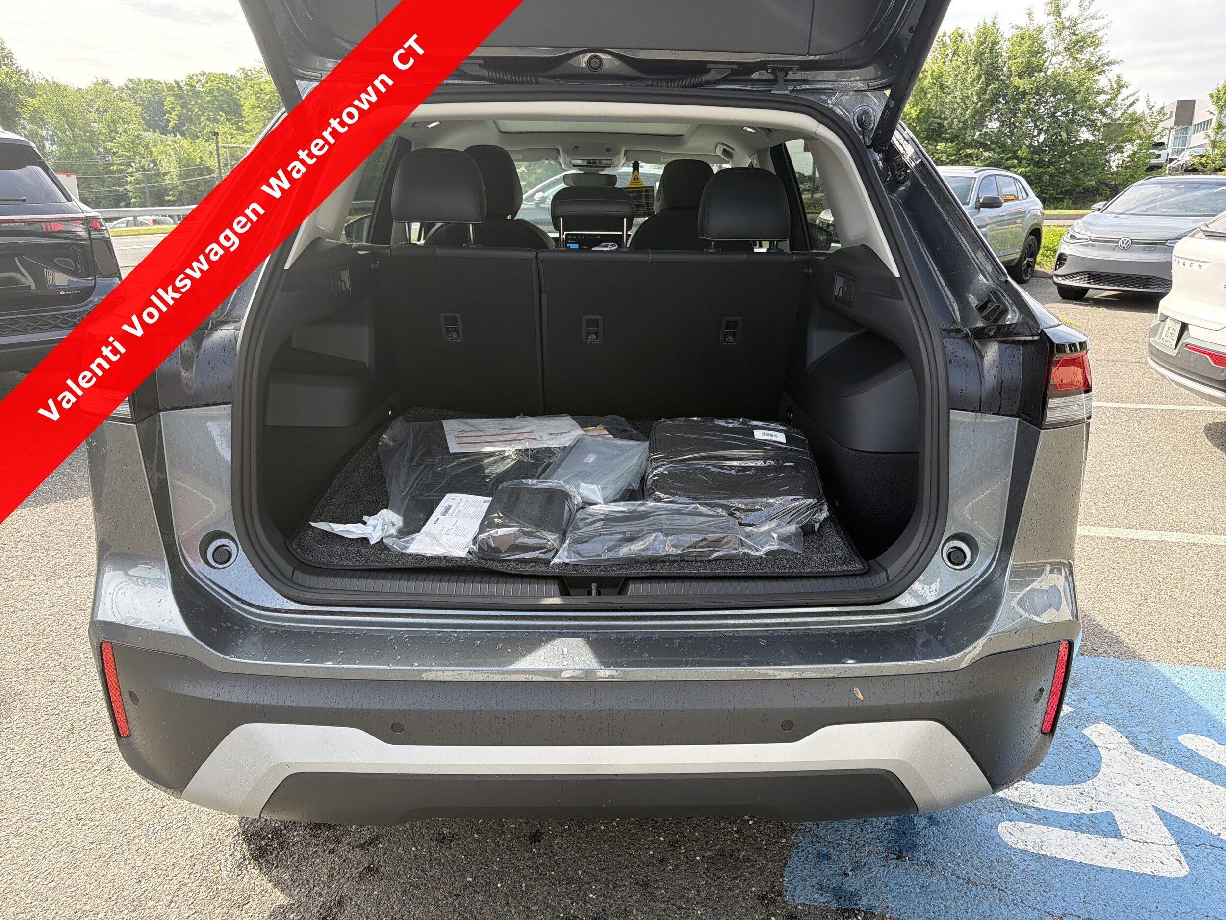 2026 Volkswagen Tiguan SE - Photo 9