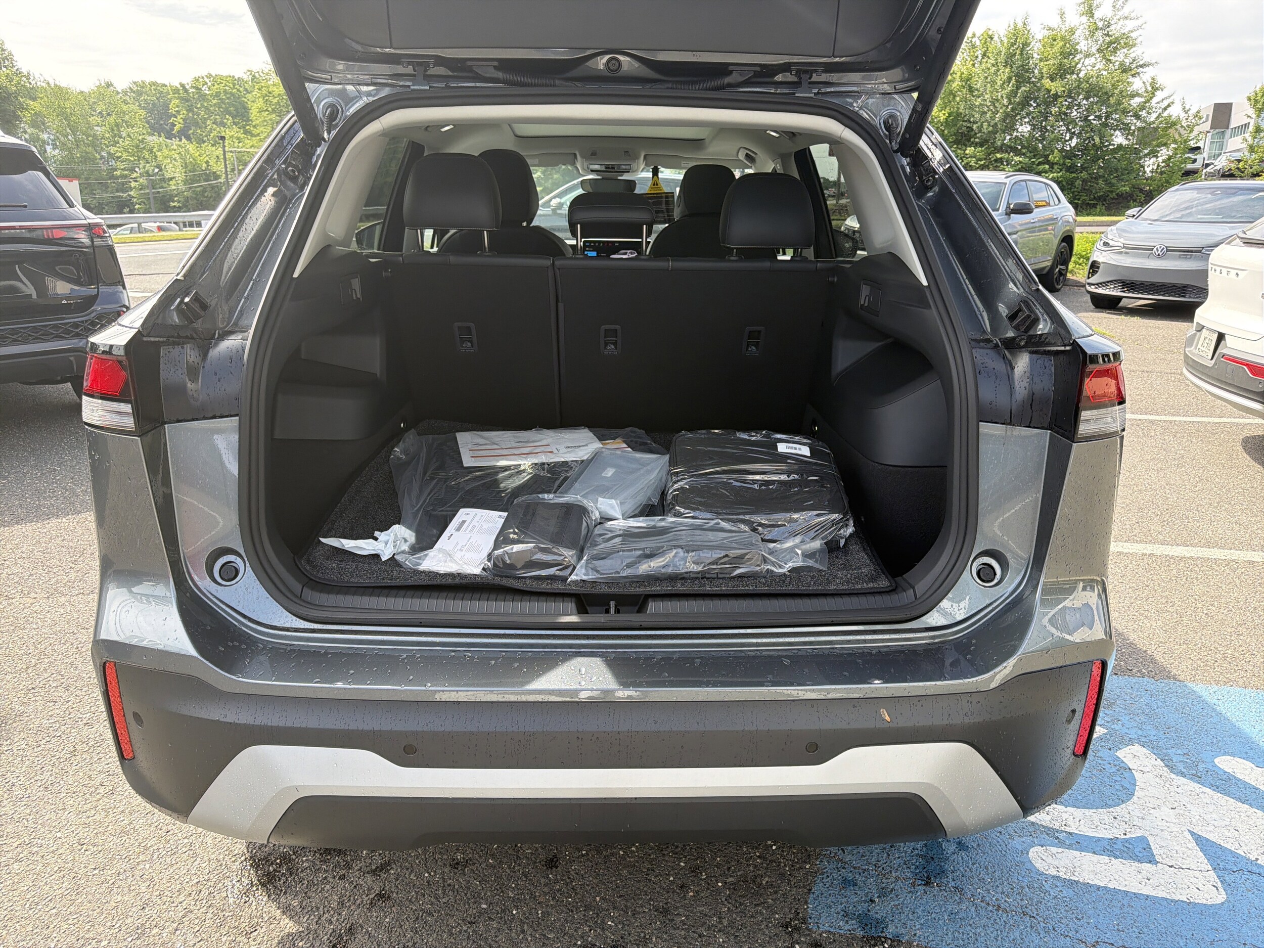 2026 Volkswagen Tiguan SE - Photo 9