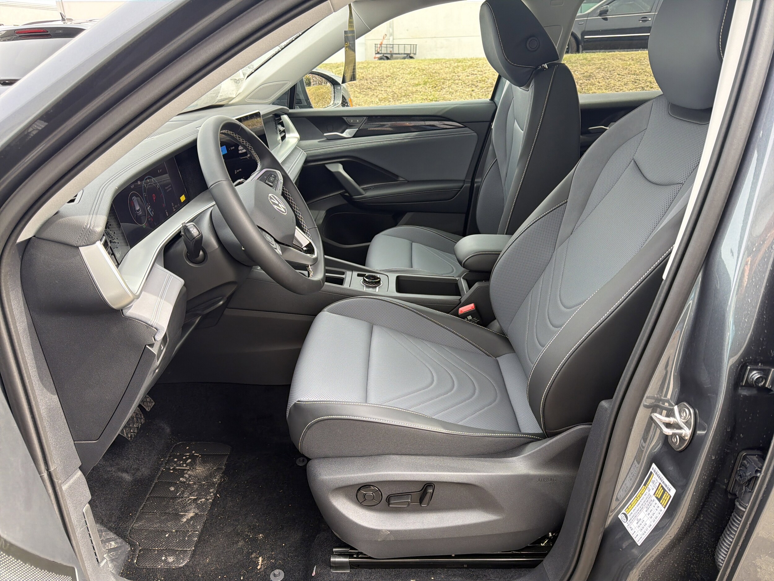 2026 Volkswagen Tiguan SE - Photo 15