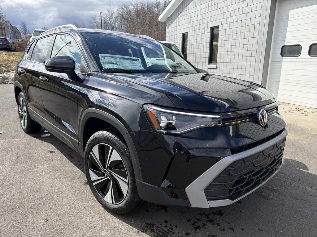 New 2026 Volkswagen Taos SE SE 4MOTION