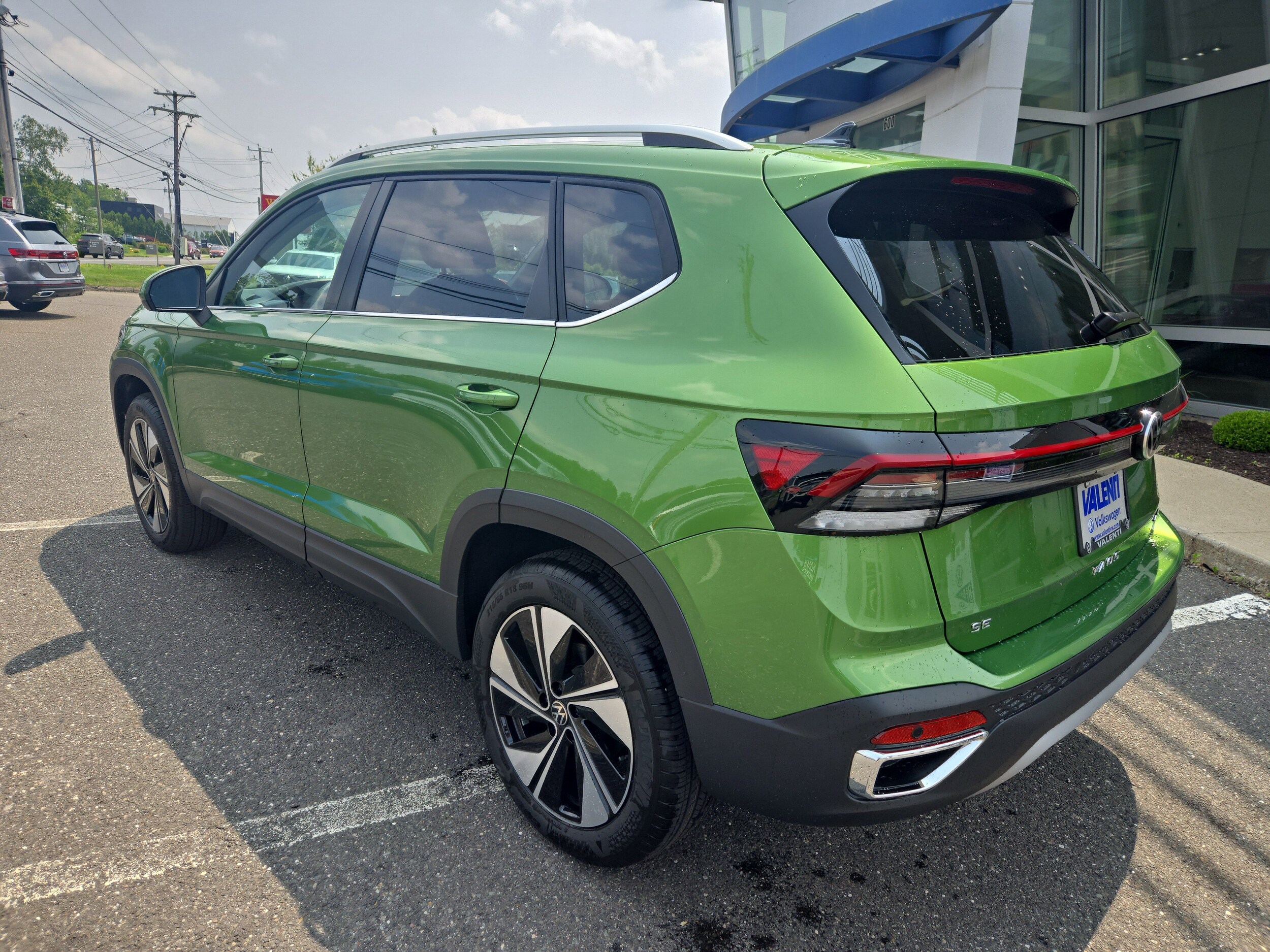 2025 Volkswagen Taos SE photo 4