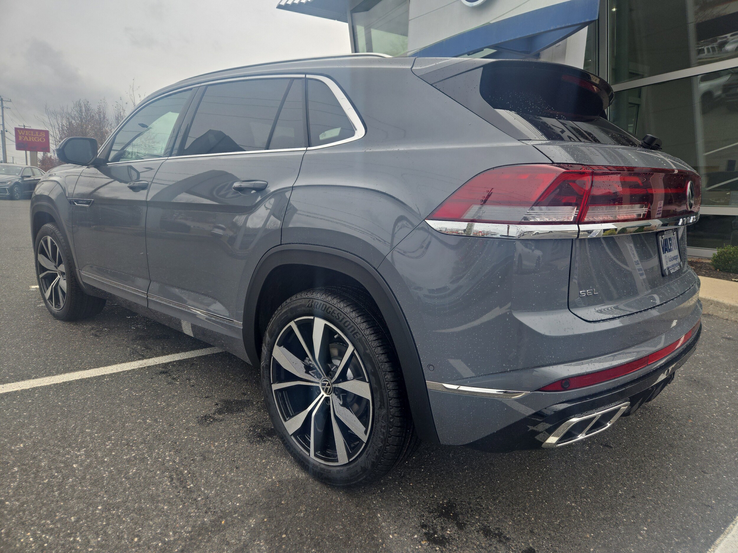 2026 Volkswagen Atlas Cross Sport SEL Premium R-Line photo 2