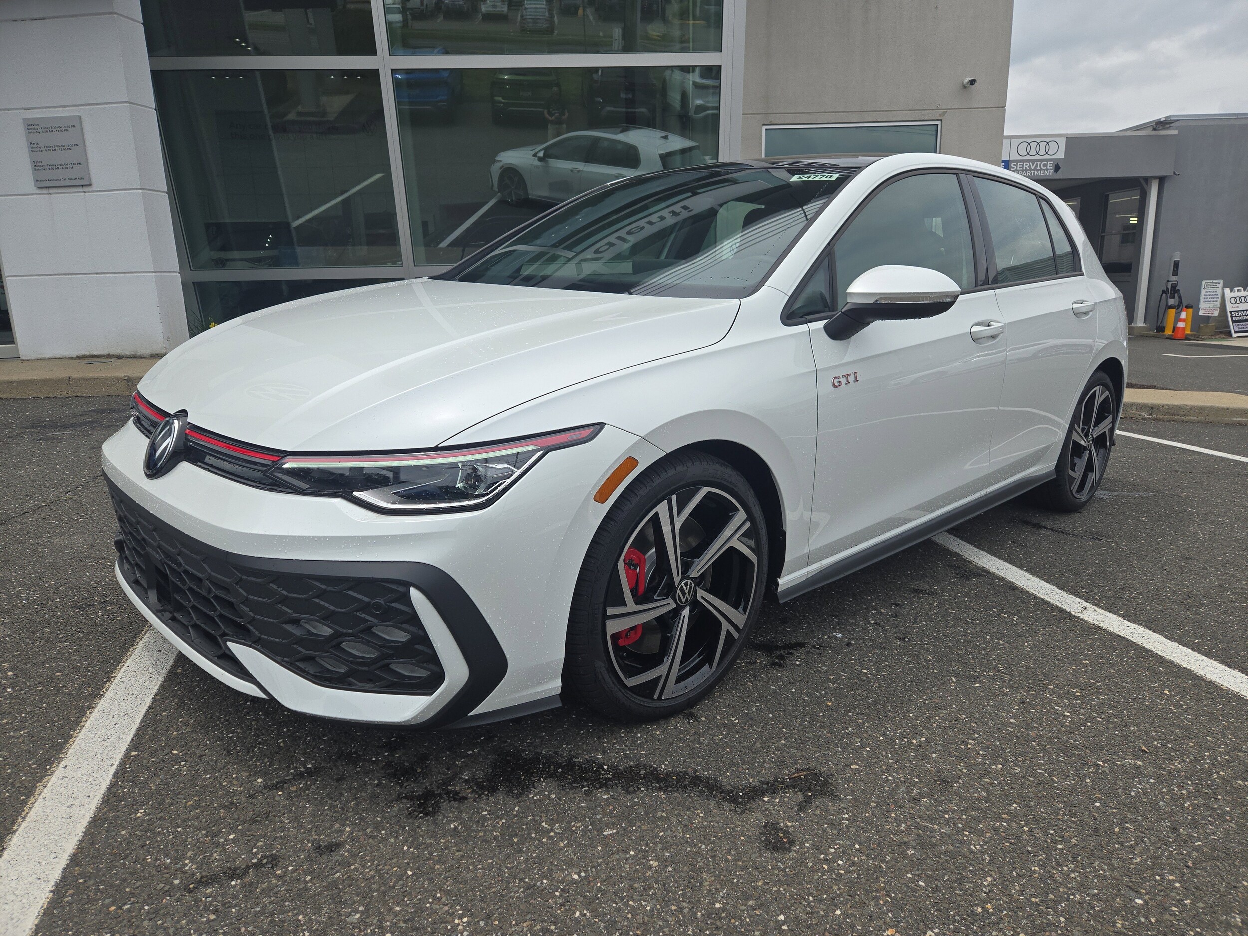 2025 Volkswagen Golf GTI SE photo 2