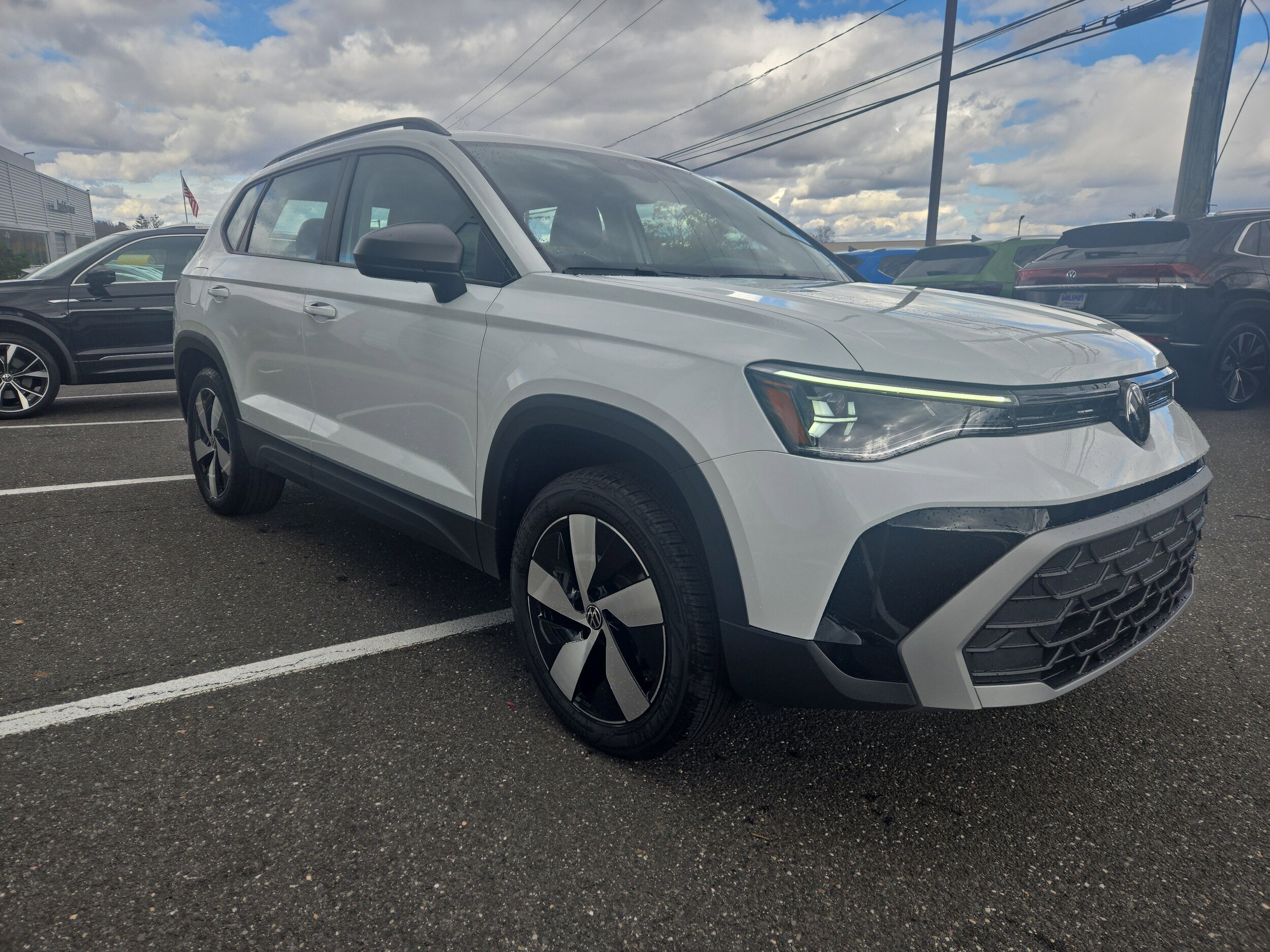 2025 Volkswagen Taos S photo 3