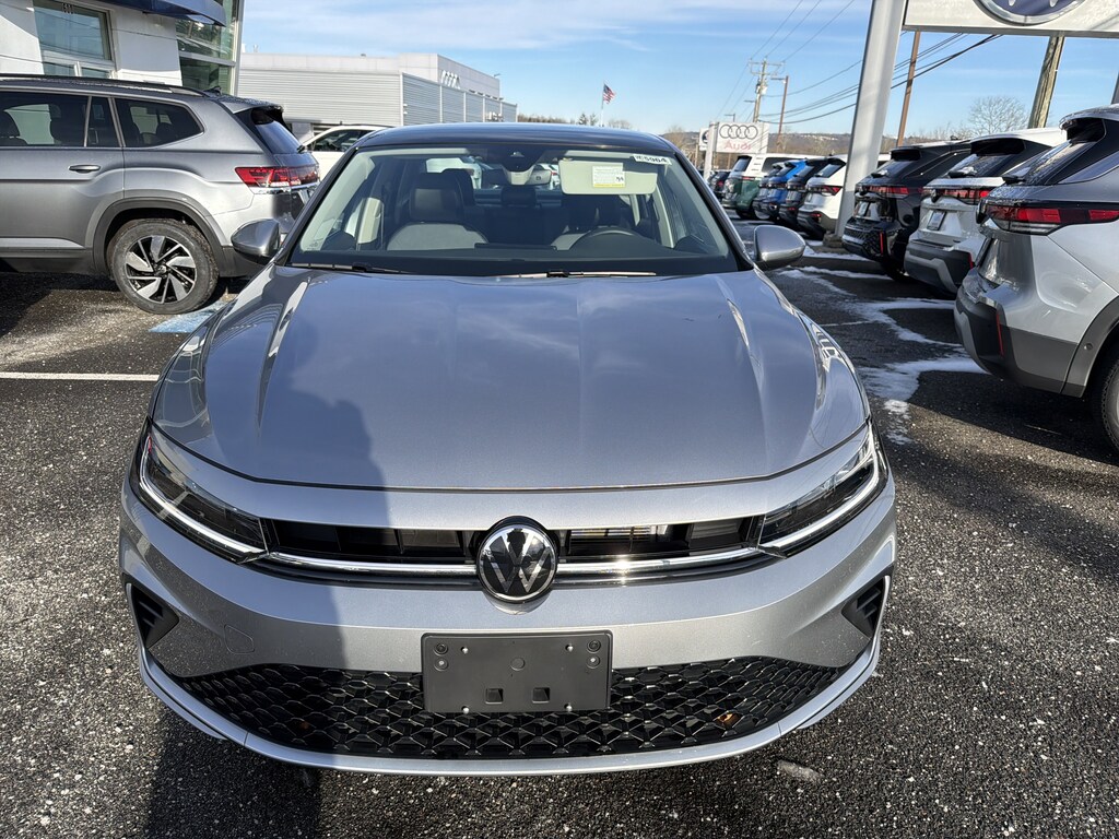 Used 2025 Volkswagen Jetta SE Sedan