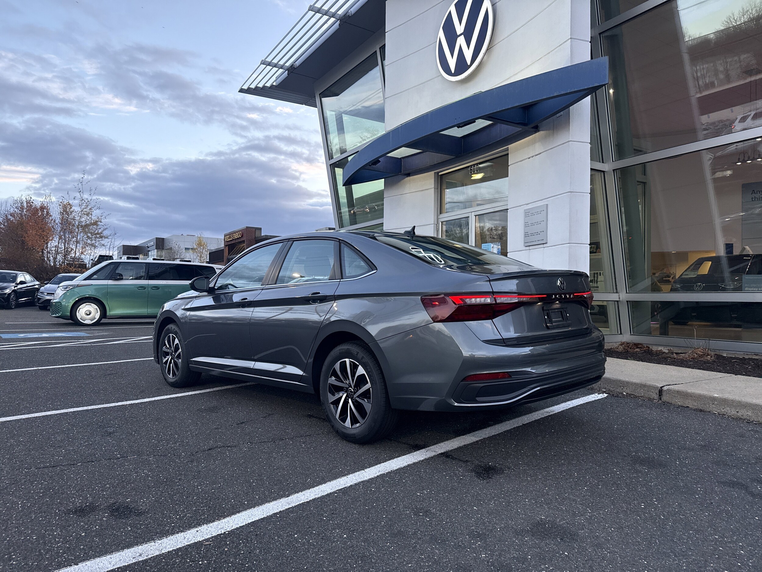 2025 Volkswagen Jetta 1.5T S photo 3