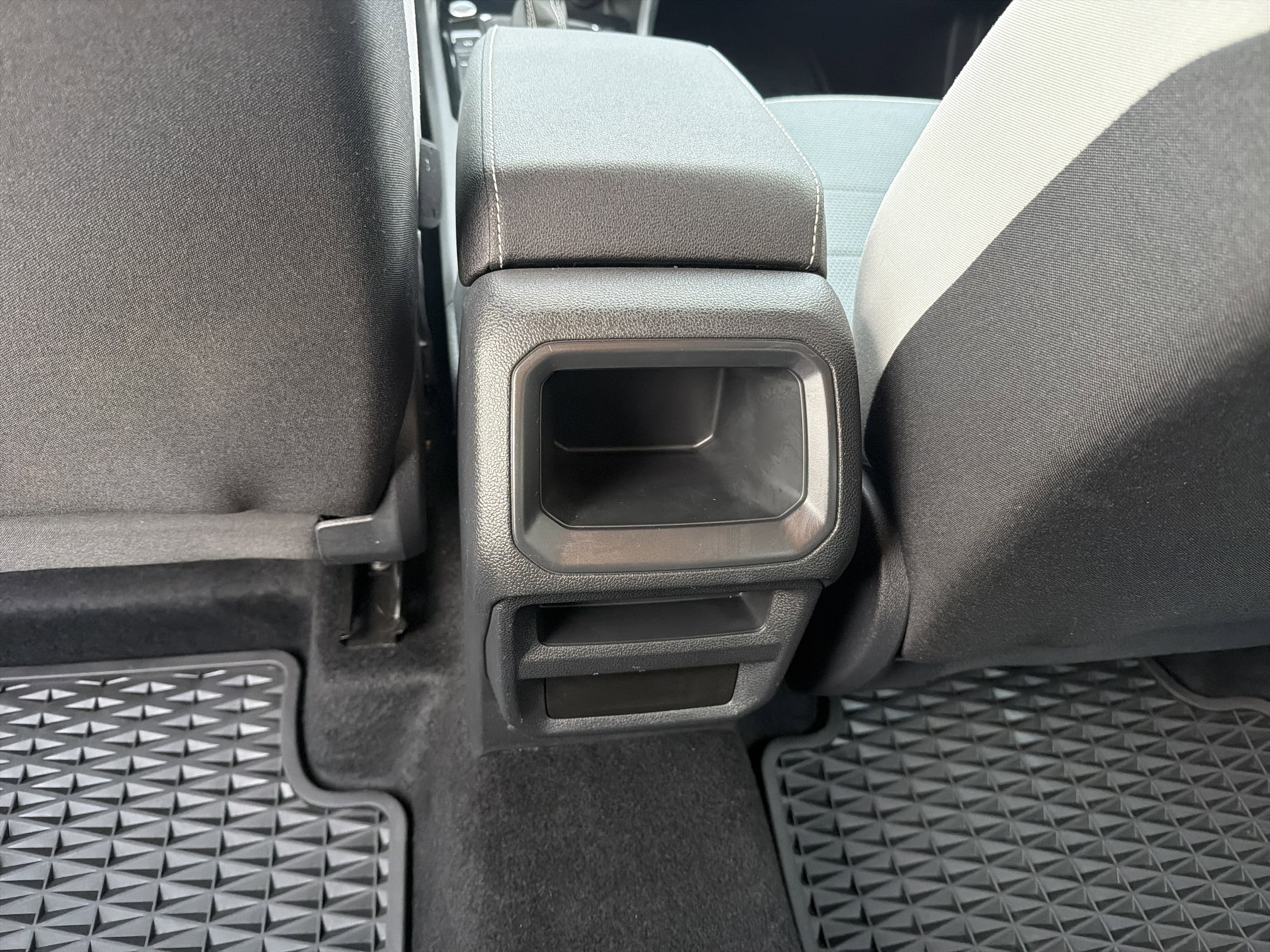 2025 Volkswagen Taos S - Photo 11