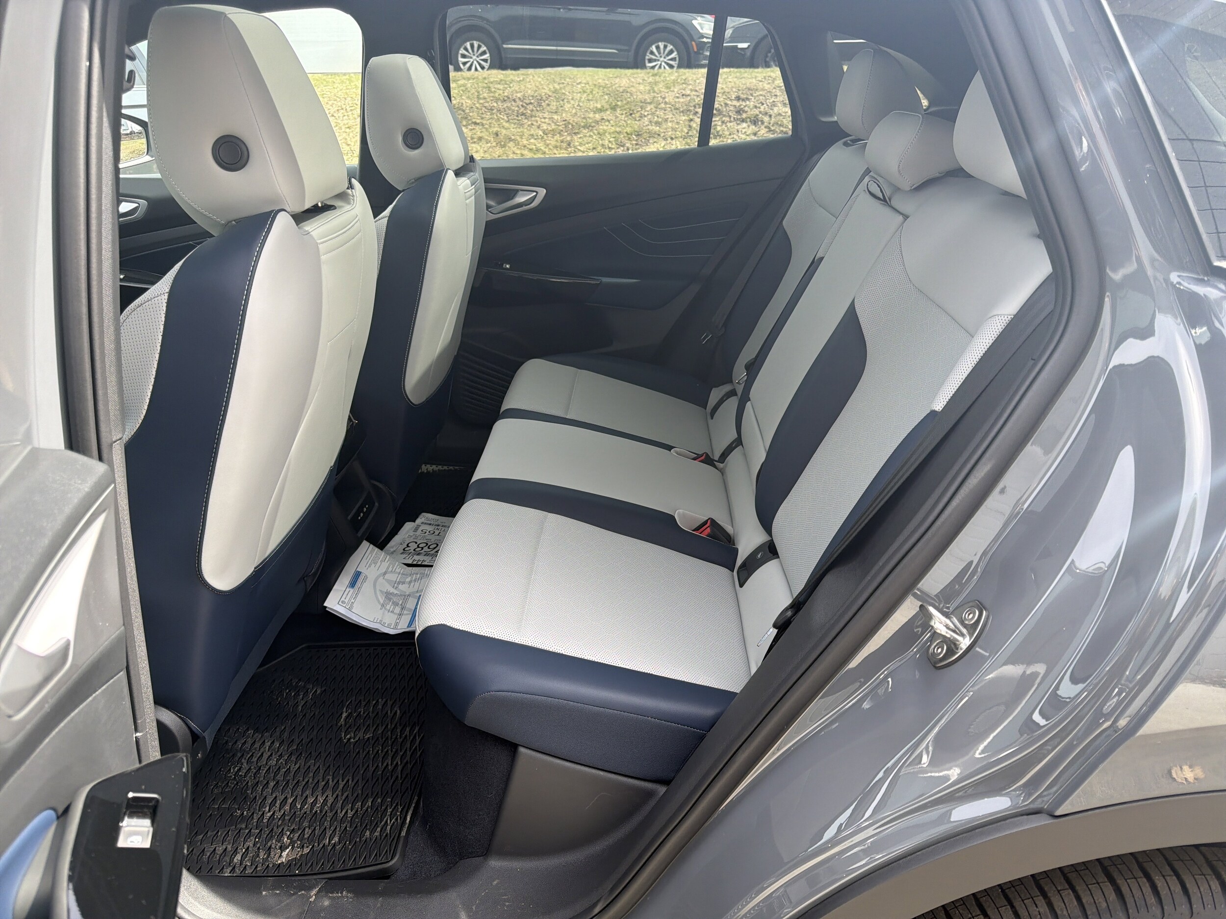 2025 Volkswagen ID.4 PRO S - Photo 11