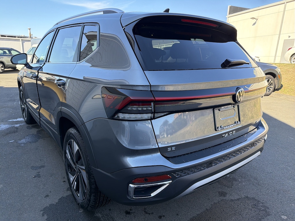 New 2026 Volkswagen Taos SE SE 4MOTION