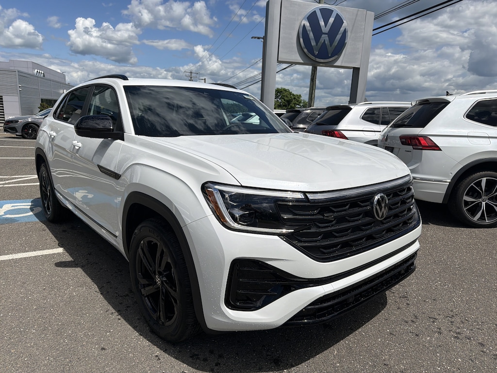 New 2026 Volkswagen Atlas Cross Sport 2.0T SEL R-Line Black 2.0T SEL R-Line Black 4MOTION