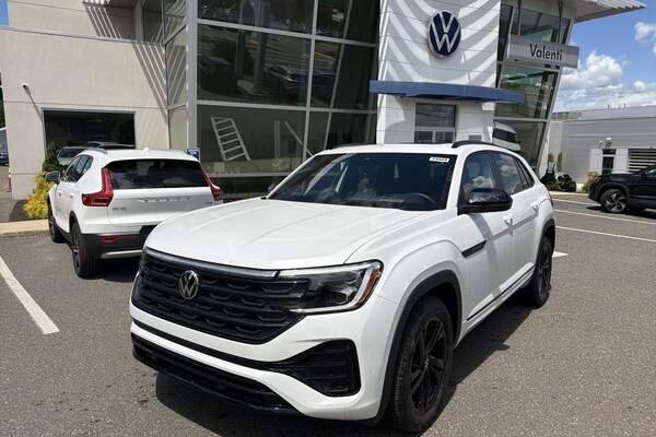 2026 Volkswagen Atlas Cross Sport 2.0T SEL R-Line Black 2.0T SEL R-Line Black 4MOTION