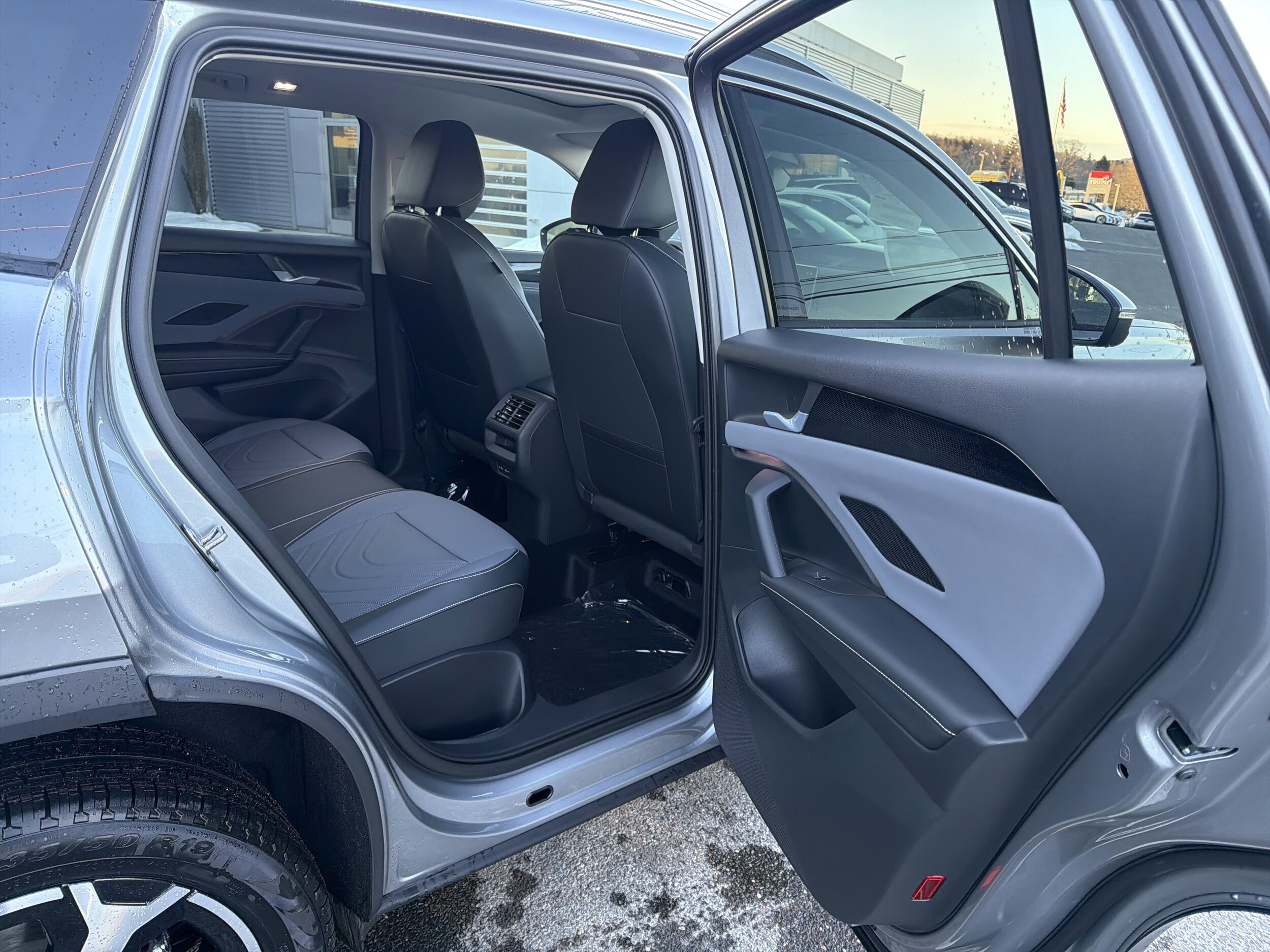 2026 Volkswagen Tiguan SE - Photo 16