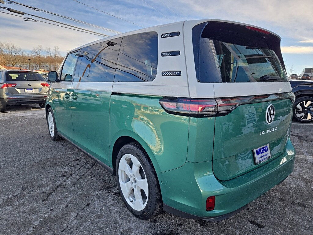 New 2025 Volkswagen ID. Buzz 1st Edition 1st Edition 4MOTION w/Two-Tone