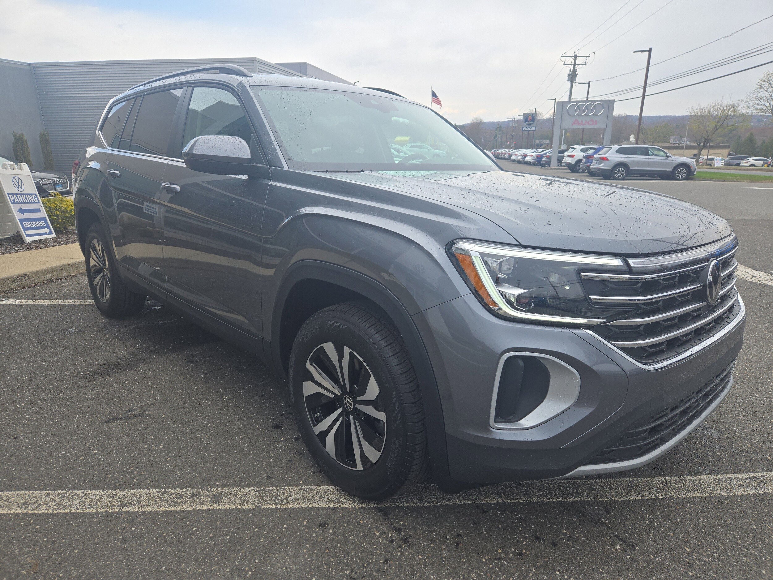 2025 Volkswagen Atlas SE photo 3