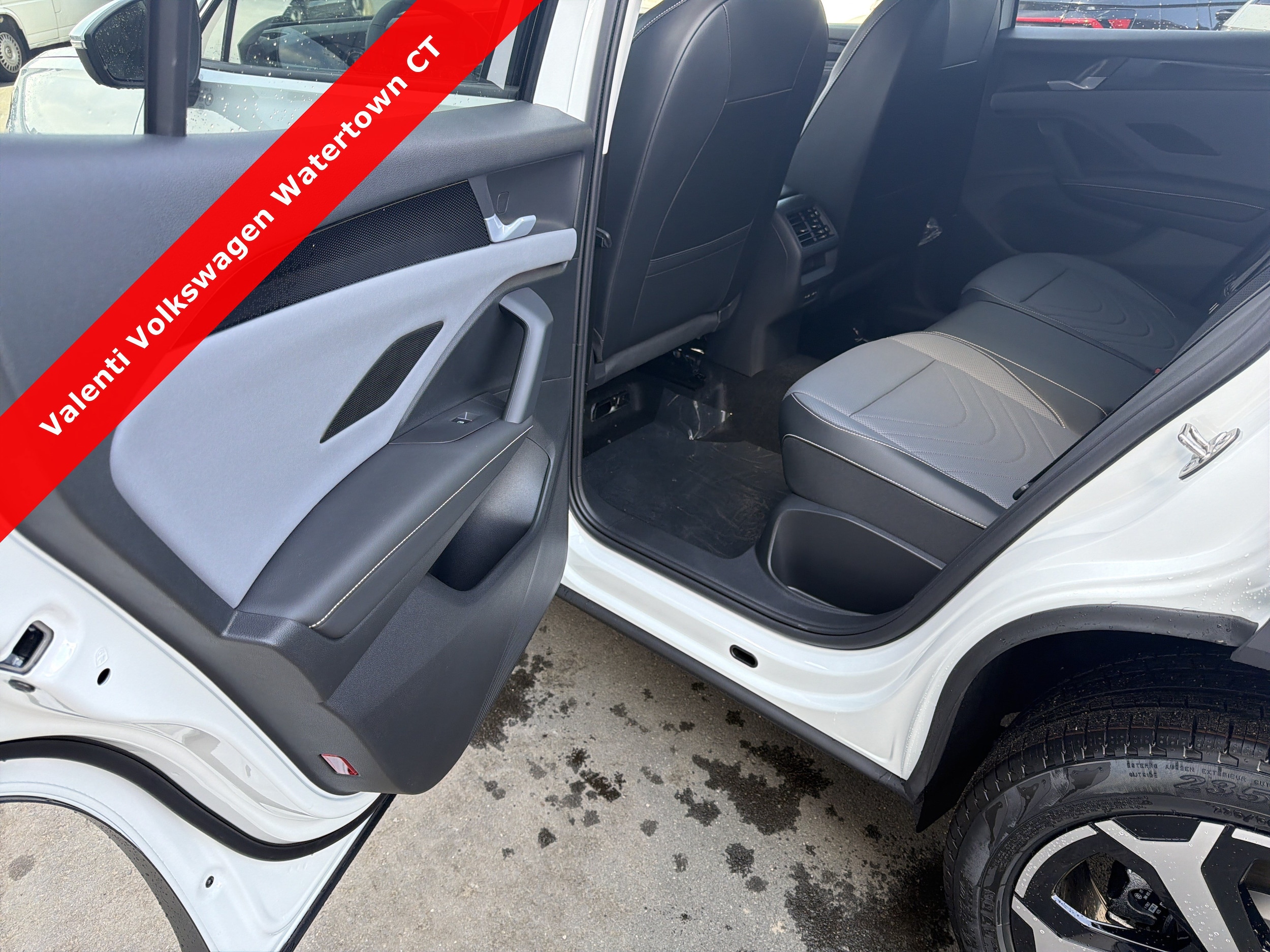2026 Volkswagen Tiguan SE - Photo 13