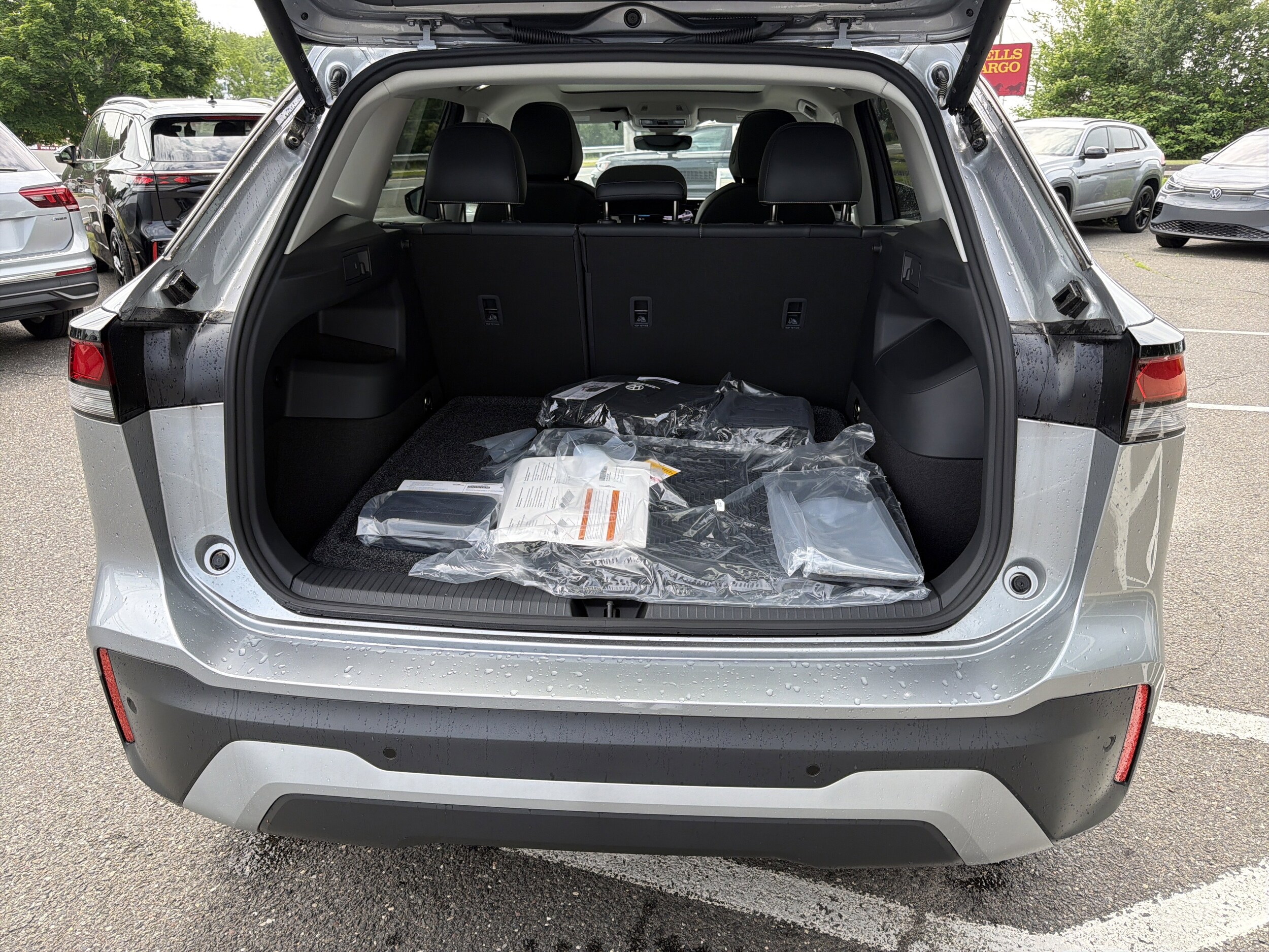 2026 Volkswagen Tiguan SE - Photo 8