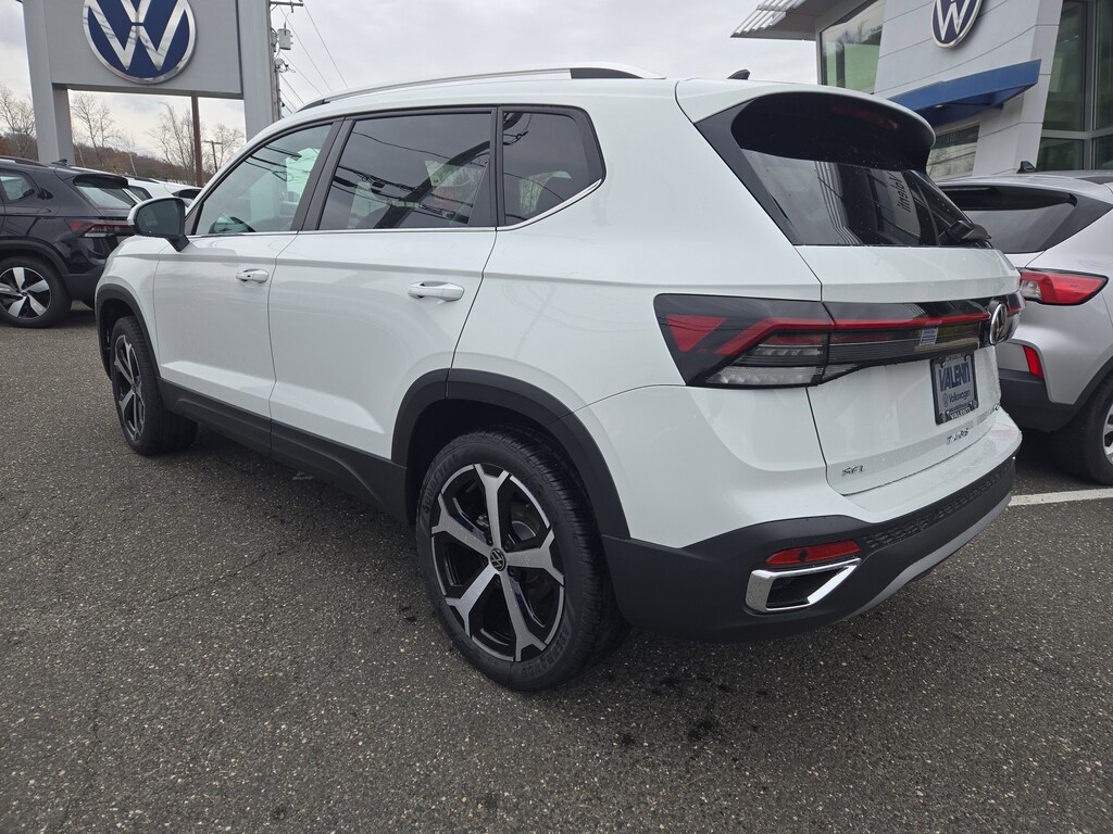New 2025 Volkswagen Taos SEL SEL 4MOTION