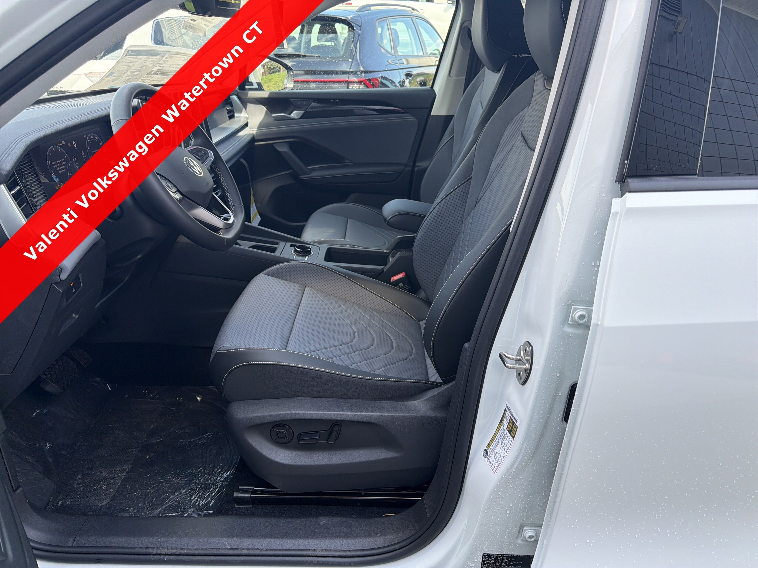 2026 Volkswagen Tiguan SE - Photo 11