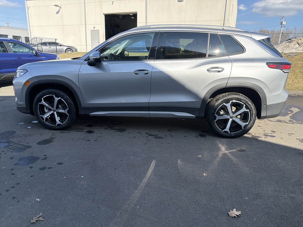 New 2026 Volkswagen Tiguan SE SE 4MOTION