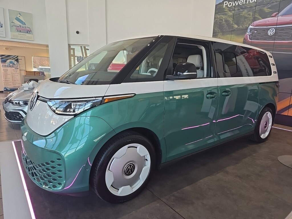 New 2025 Volkswagen ID. Buzz 1st Edition 1st Edition 4MOTION w/Two-Tone