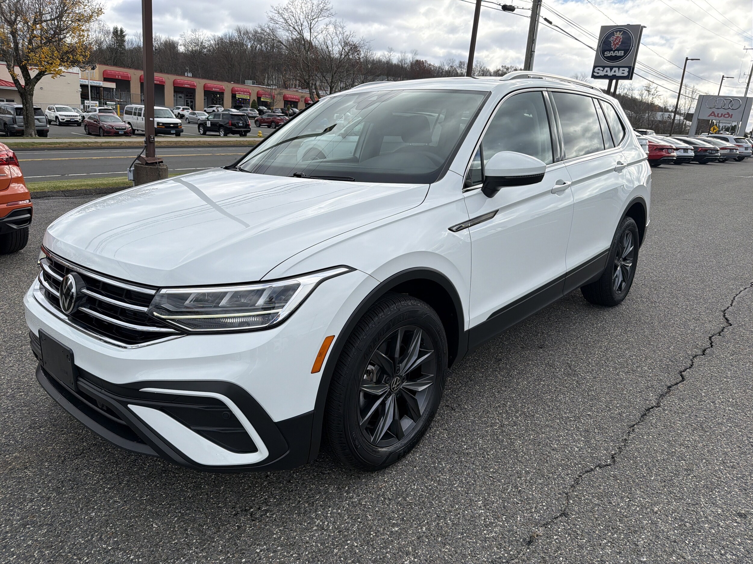 2022 Volkswagen Tiguan SE photo 2
