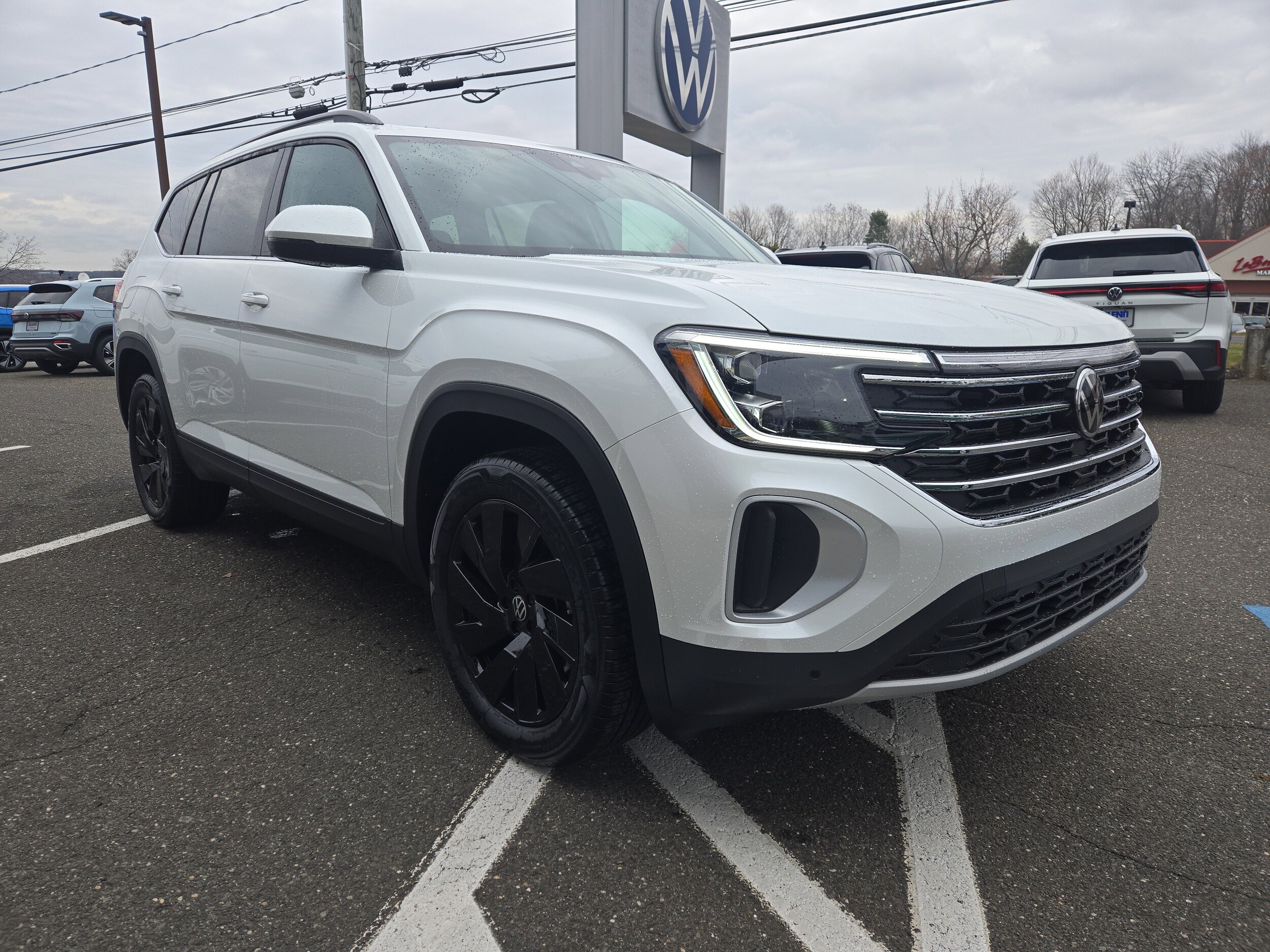 2026 Volkswagen Atlas SE Technology photo 2