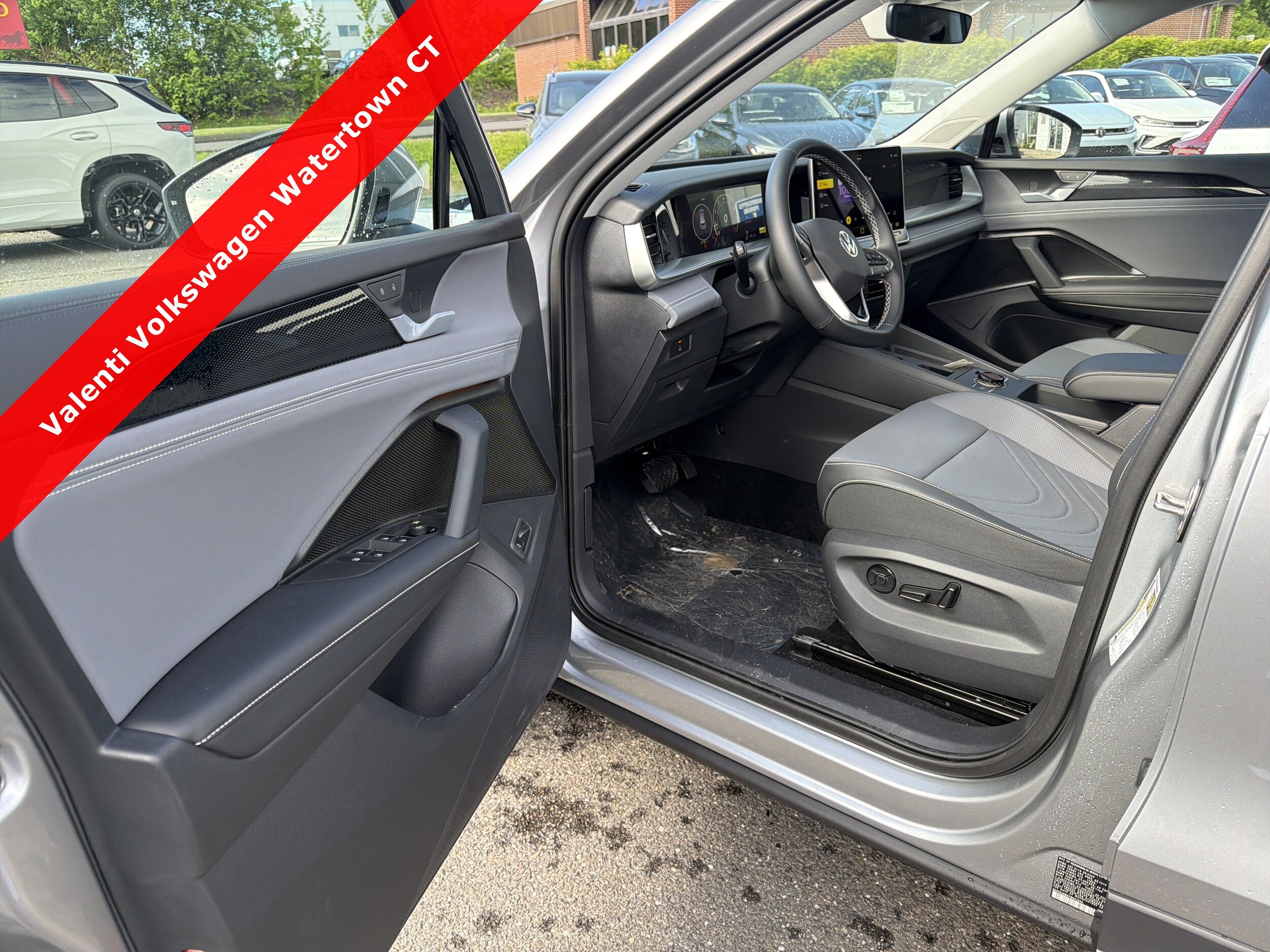 2026 Volkswagen Tiguan SE - Photo 32