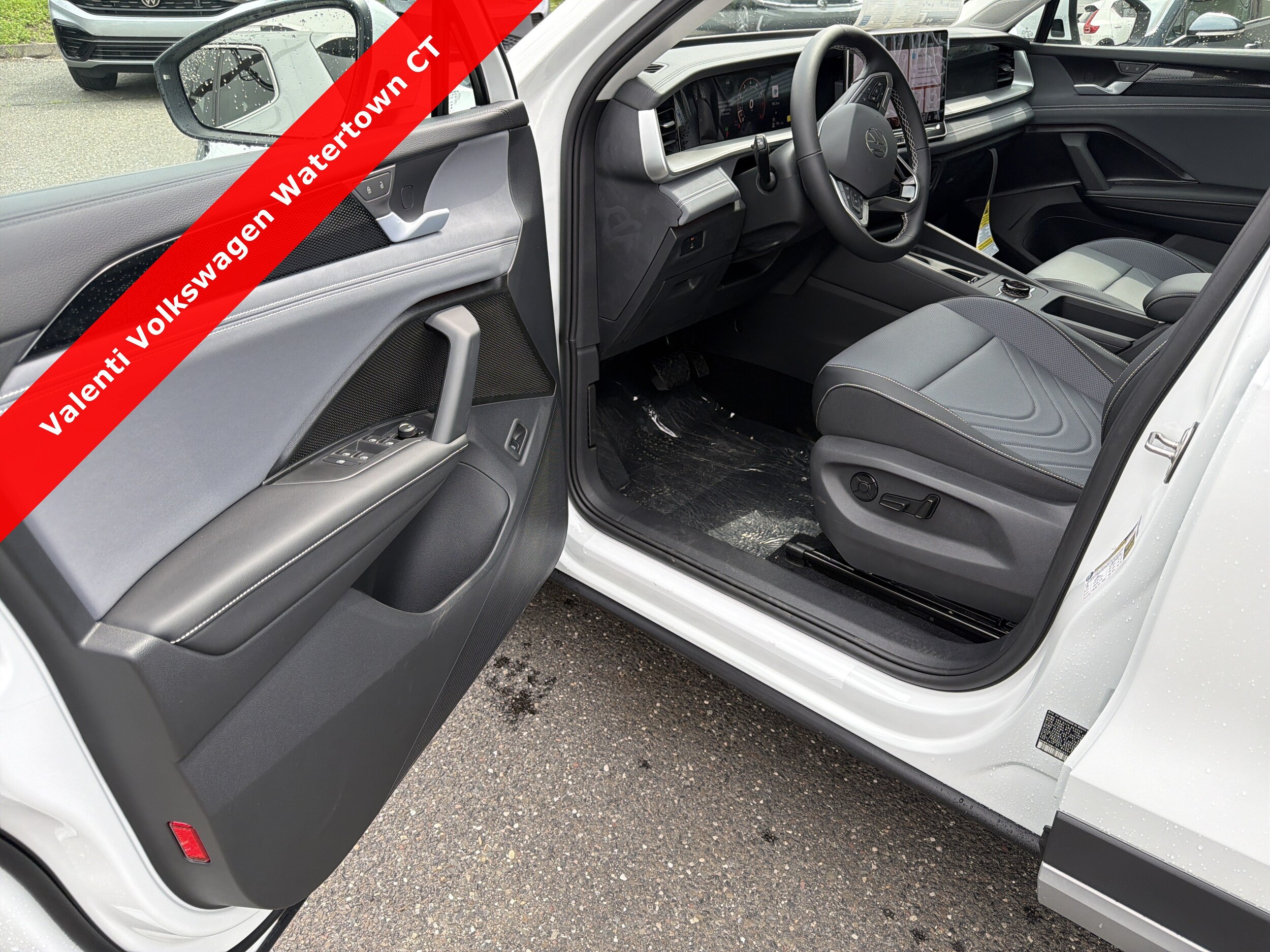 2026 Volkswagen Tiguan SE - Photo 7
