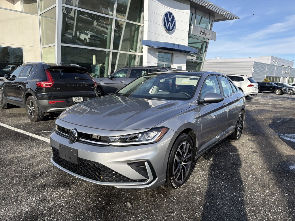 Used 2025 Volkswagen Jetta SE Sedan