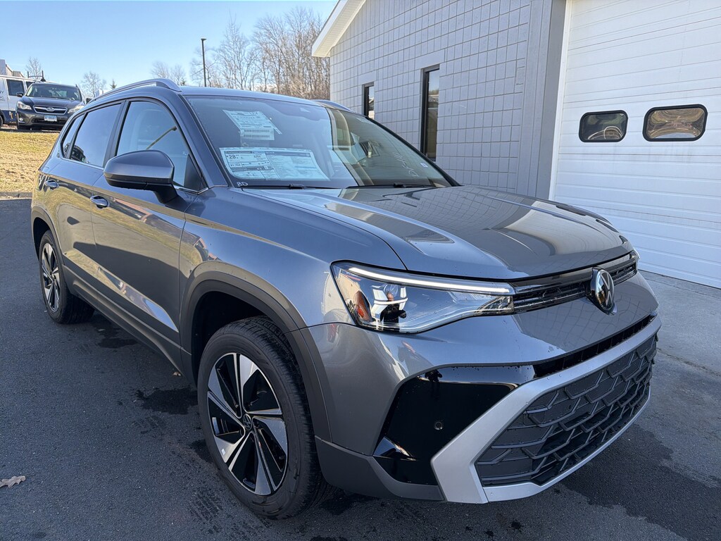 New 2026 Volkswagen Taos SE SE 4MOTION