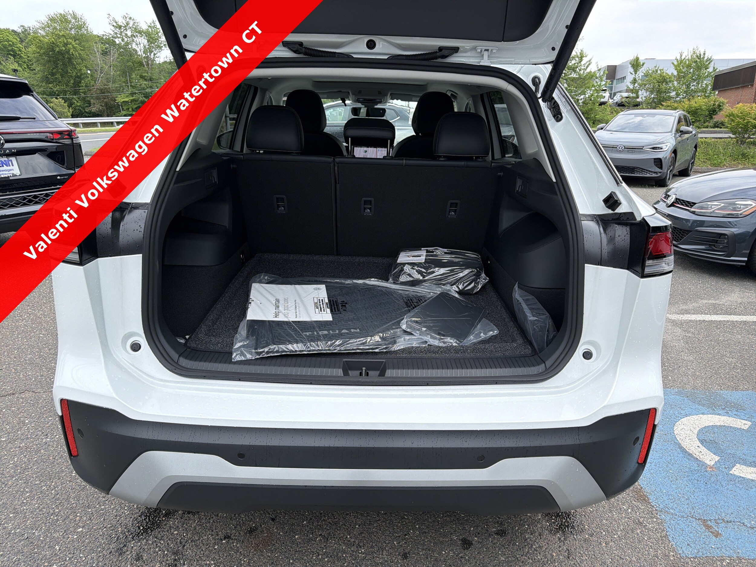 2026 Volkswagen Tiguan SE - Photo 6