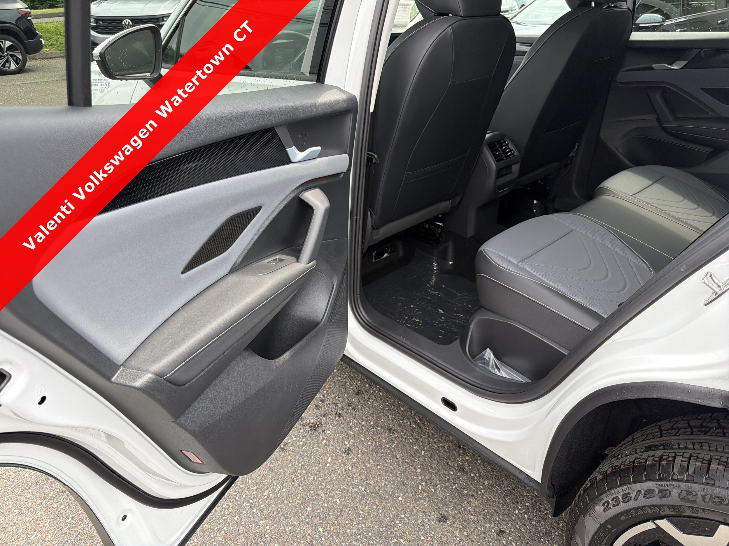 2026 Volkswagen Tiguan SE - Photo 9
