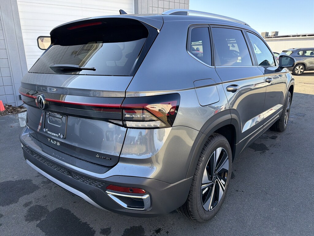 New 2026 Volkswagen Taos SE SE 4MOTION