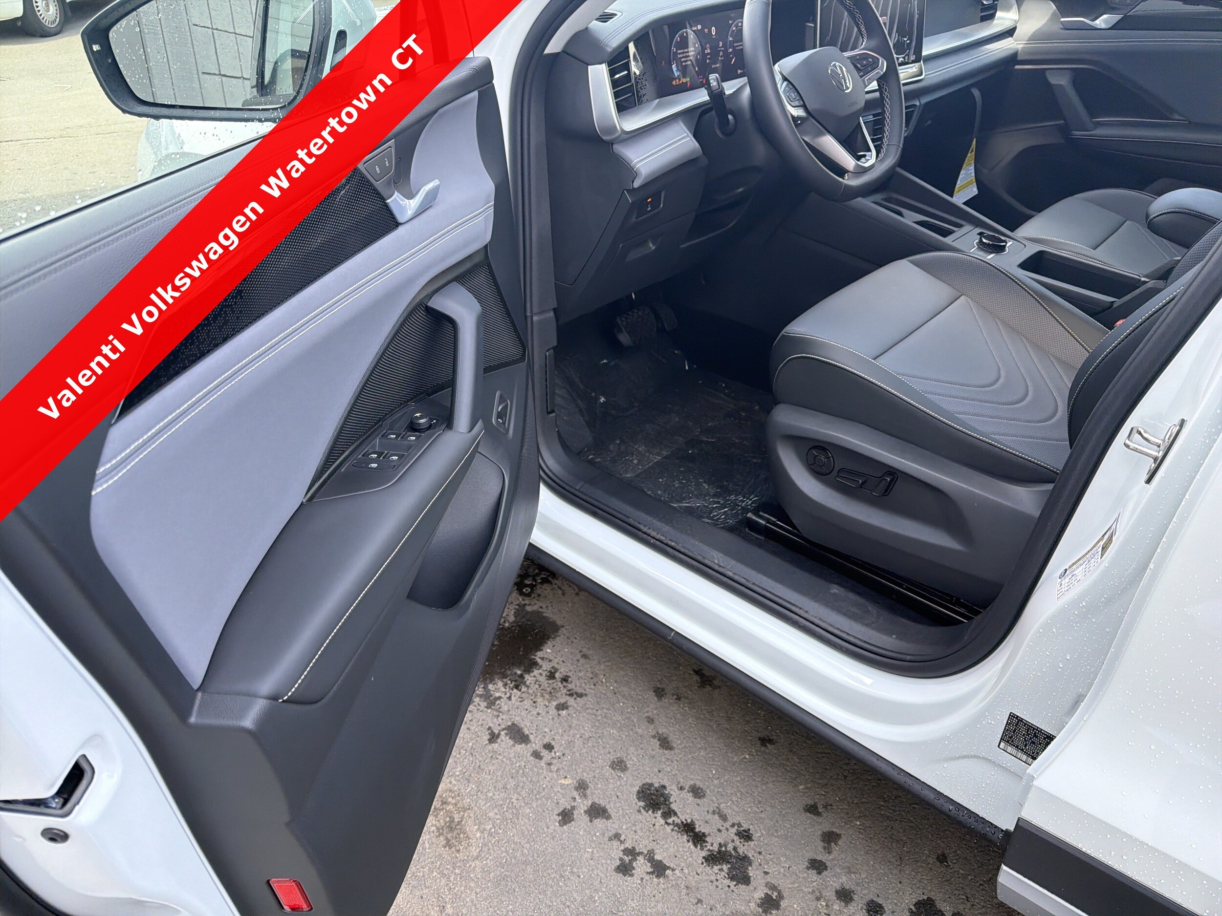 2026 Volkswagen Tiguan SE - Photo 10