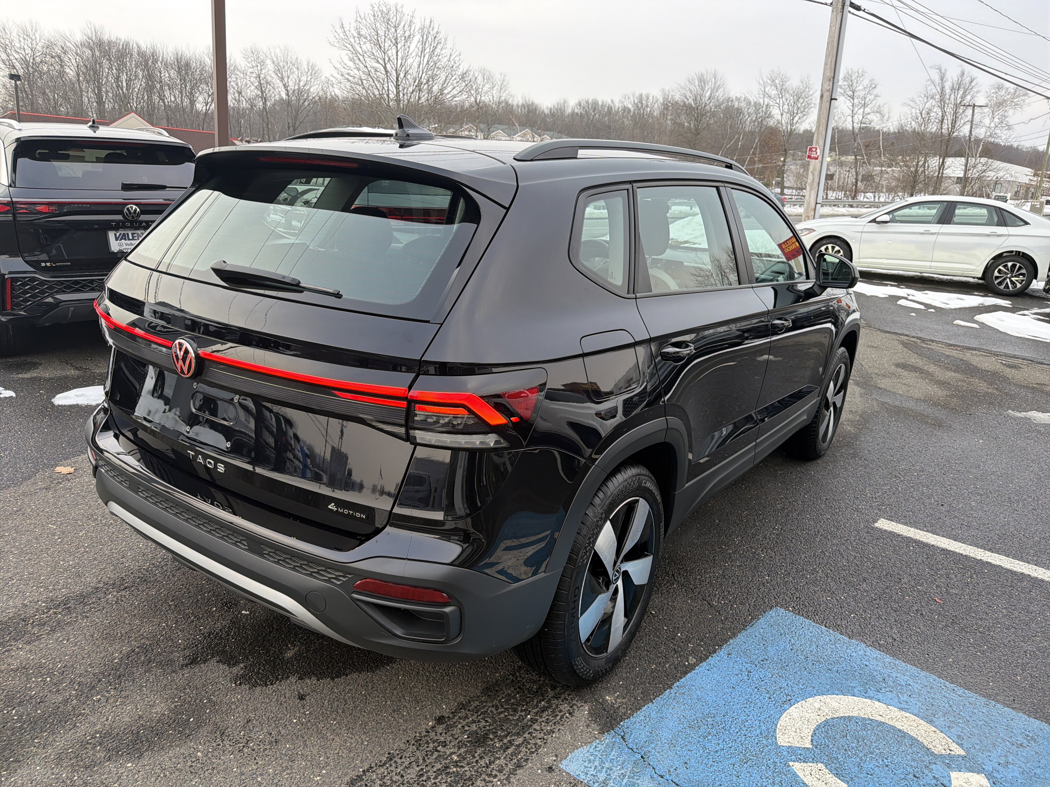 2025 Volkswagen Taos S - Photo 17