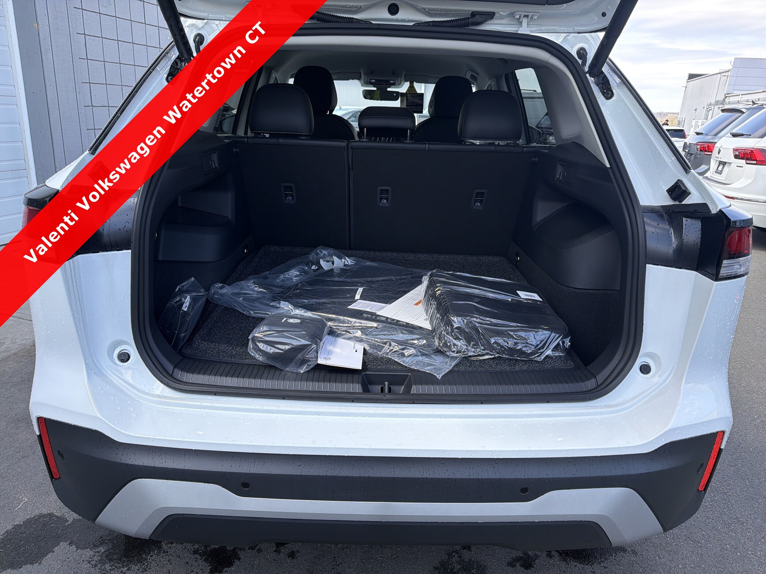2026 Volkswagen Tiguan SE - Photo 8