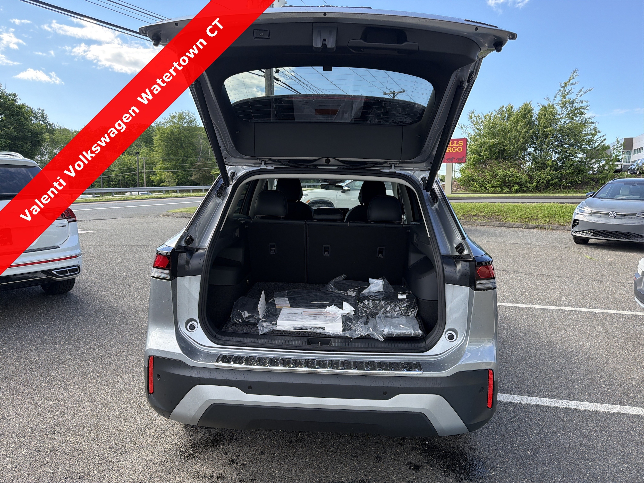 2026 Volkswagen Tiguan SE - Photo 13