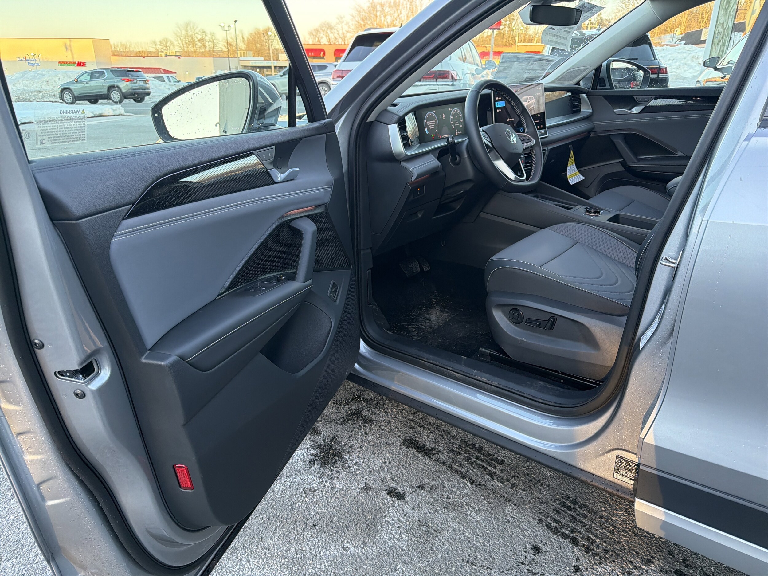 2026 Volkswagen Tiguan SE - Photo 21