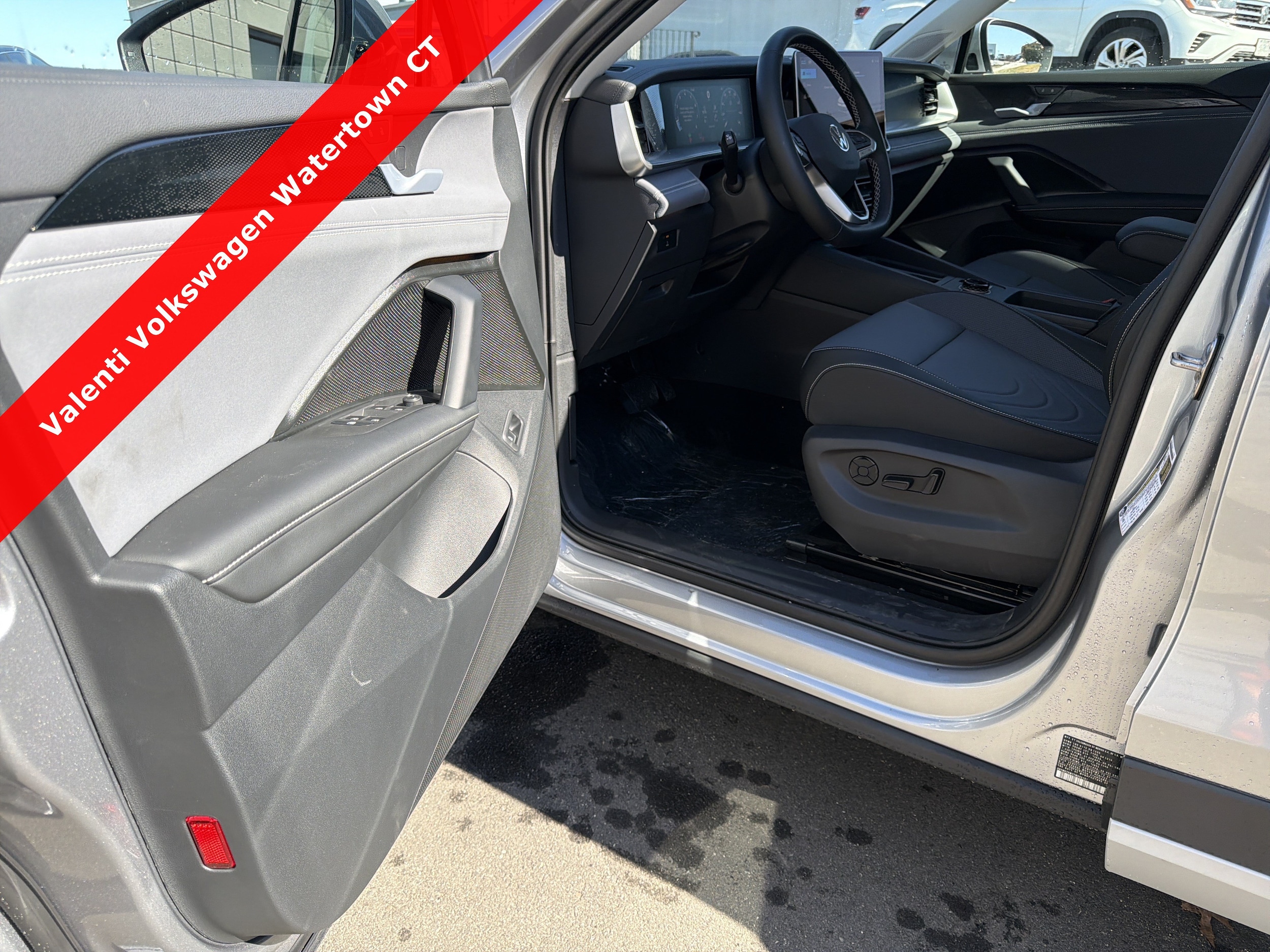 2026 Volkswagen Tiguan SE - Photo 10