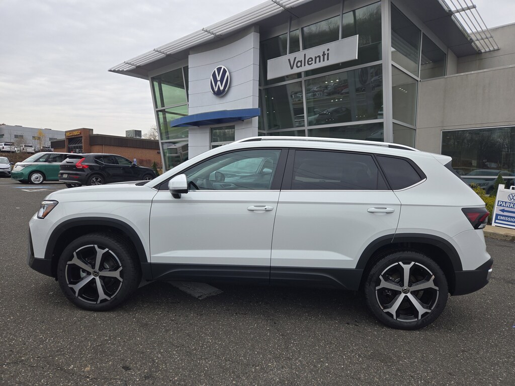 New 2025 Volkswagen Taos SEL SEL 4MOTION