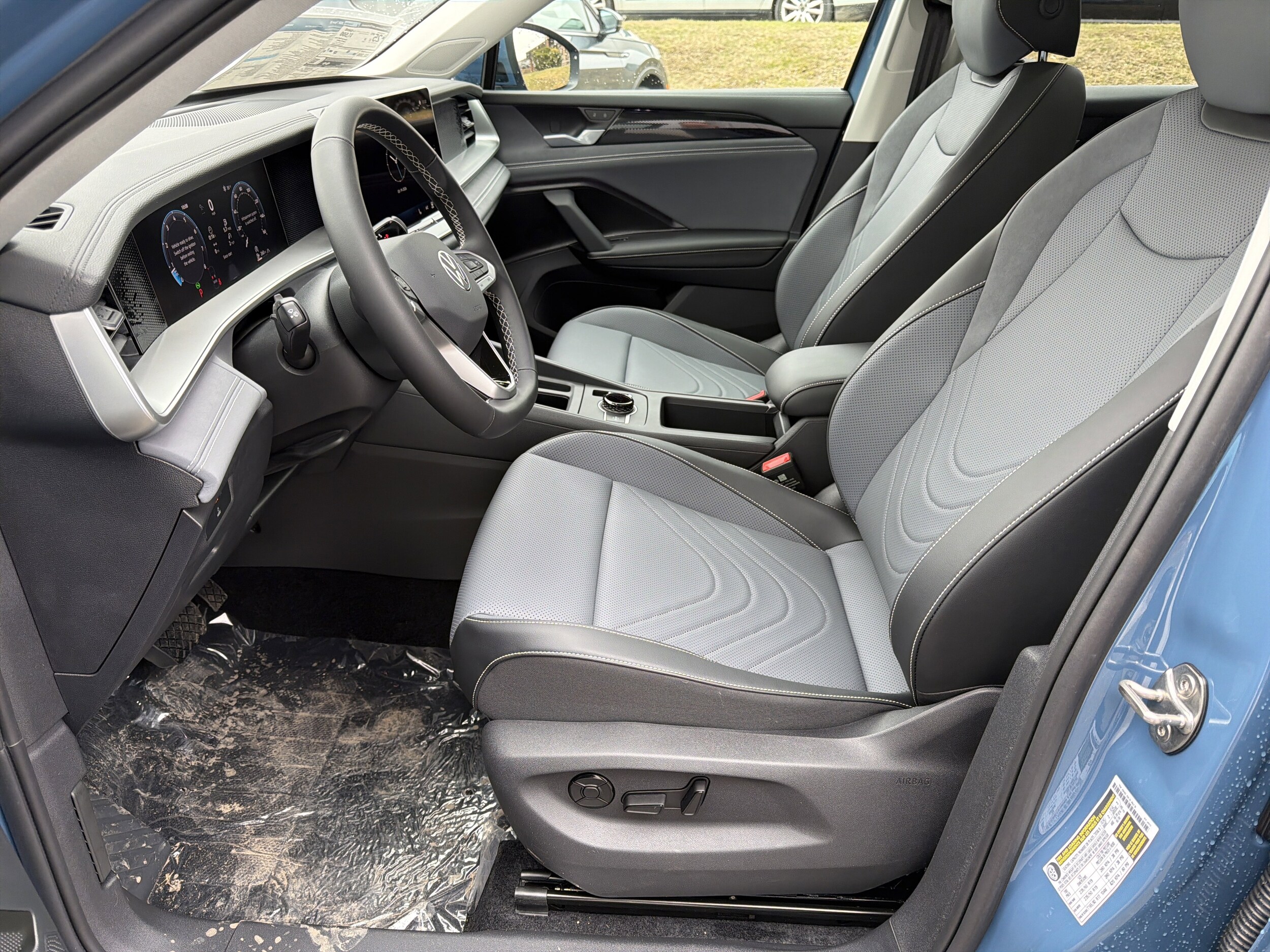 2026 Volkswagen Tiguan SE - Photo 11