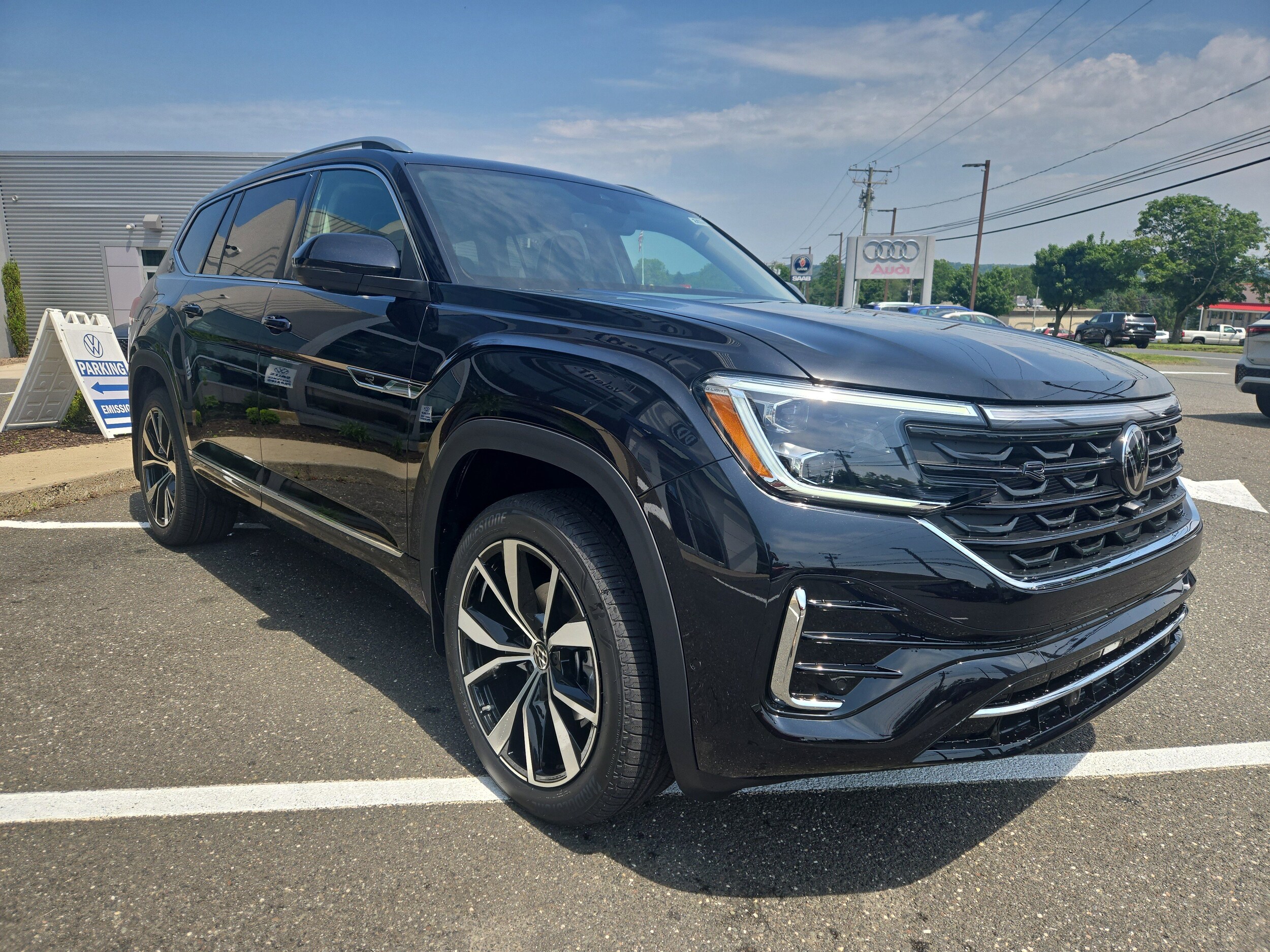 2025 Volkswagen Atlas SEL Premium R-Line photo 3