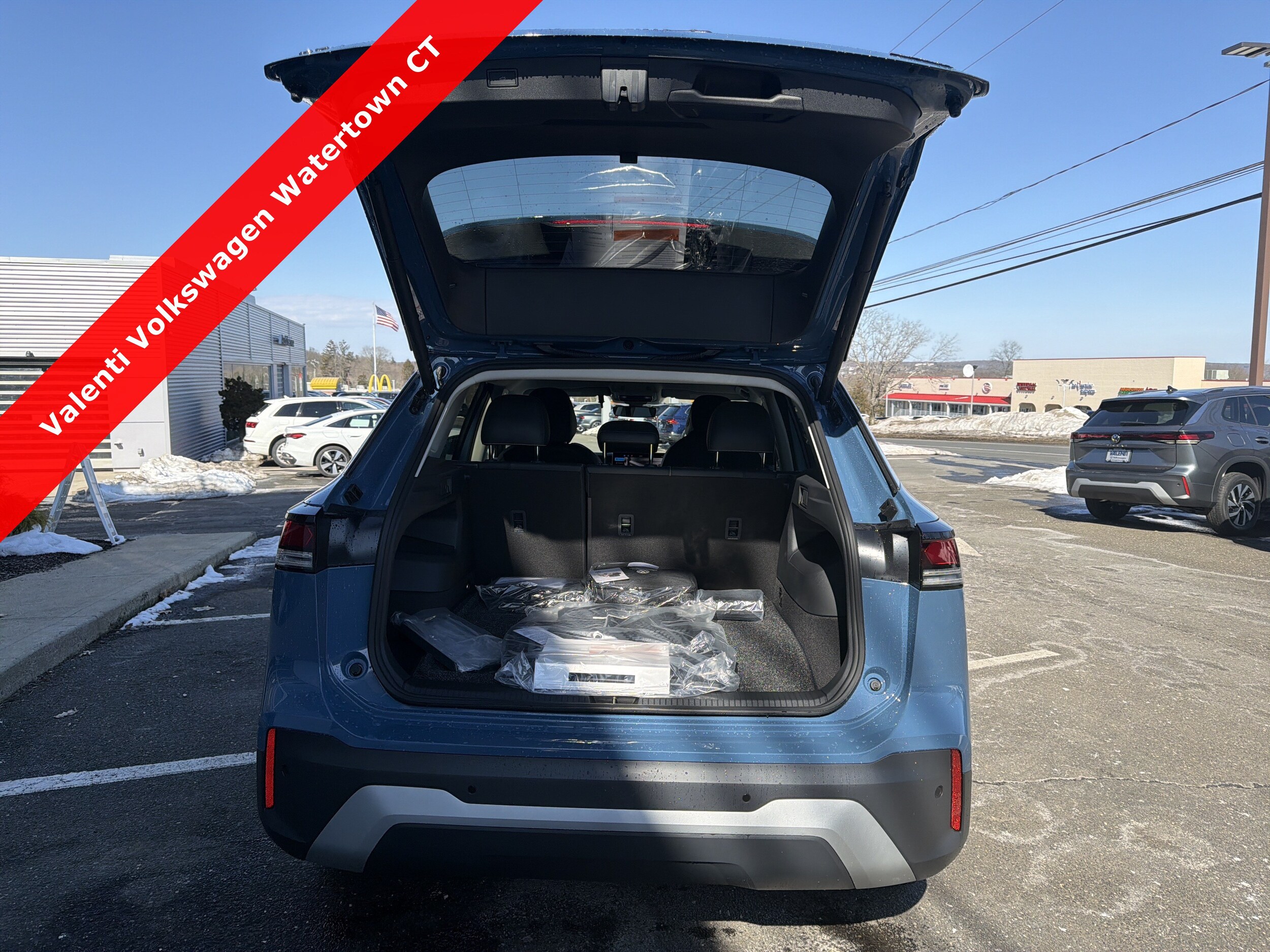 2026 Volkswagen Tiguan SE - Photo 10