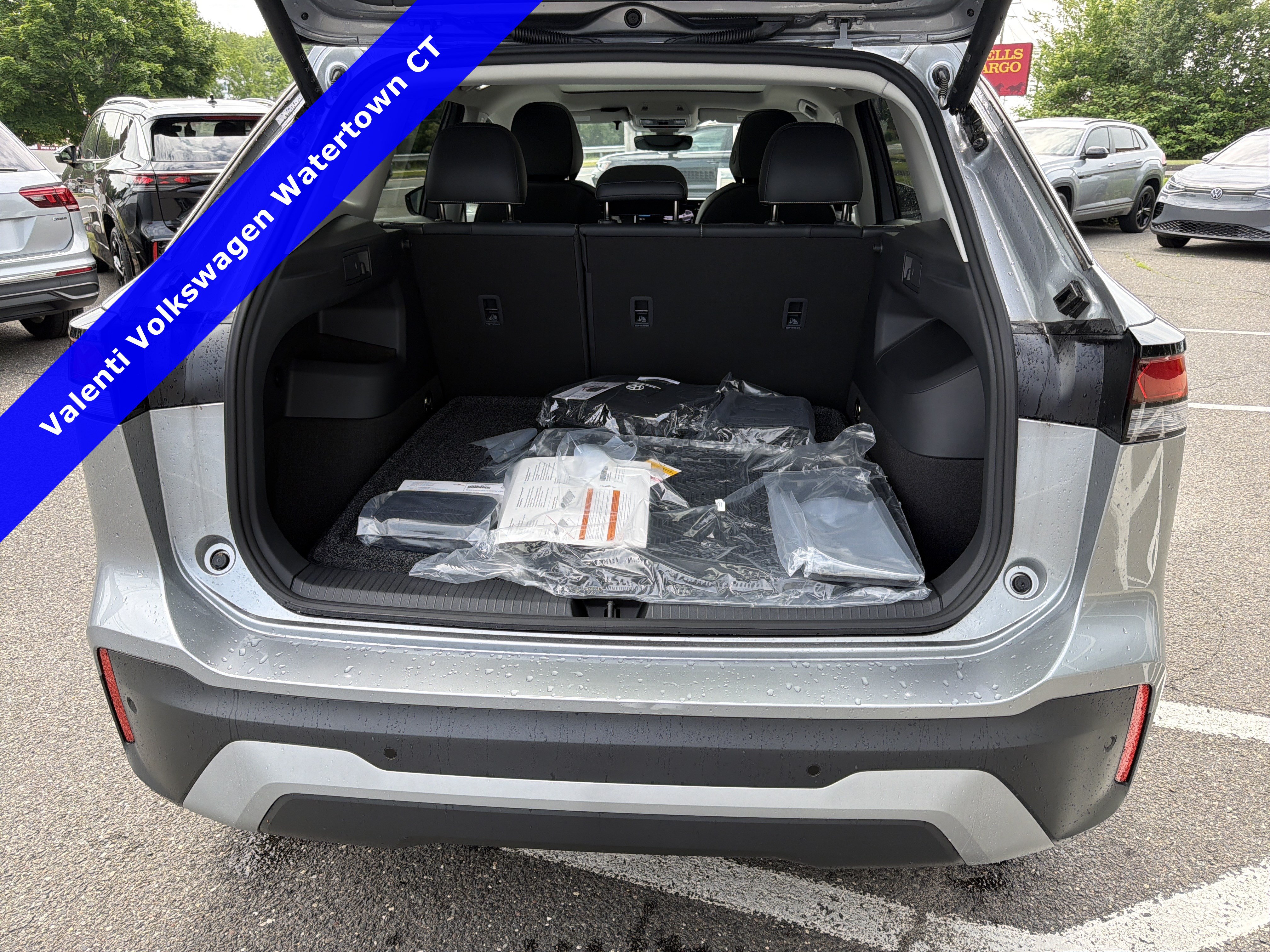 2026 Volkswagen Tiguan SE - Photo 8
