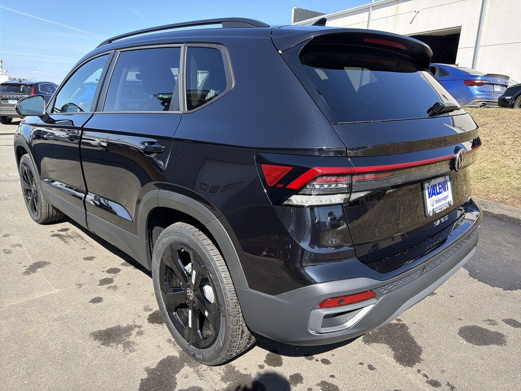 New 2026 Volkswagen Taos SE Black SE Black 4MOTION