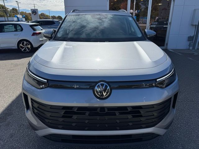 2026 Volkswagen Tiguan SE photo 2