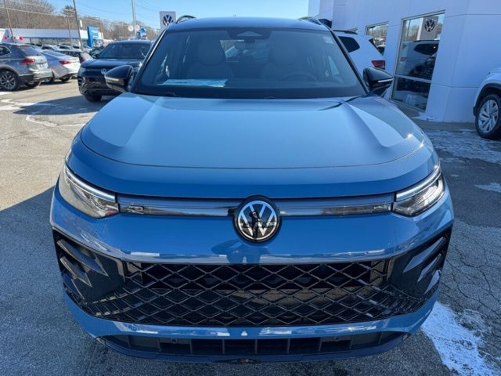 New 2026 Volkswagen Tiguan 2.0T SE R-Line Black SUV