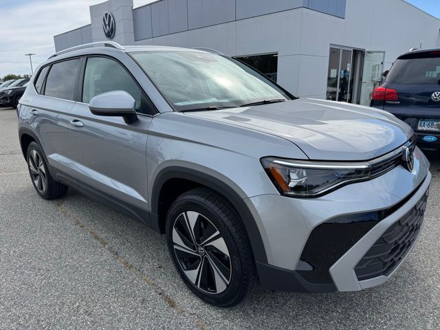 2025 Volkswagen Taos SE photo 4