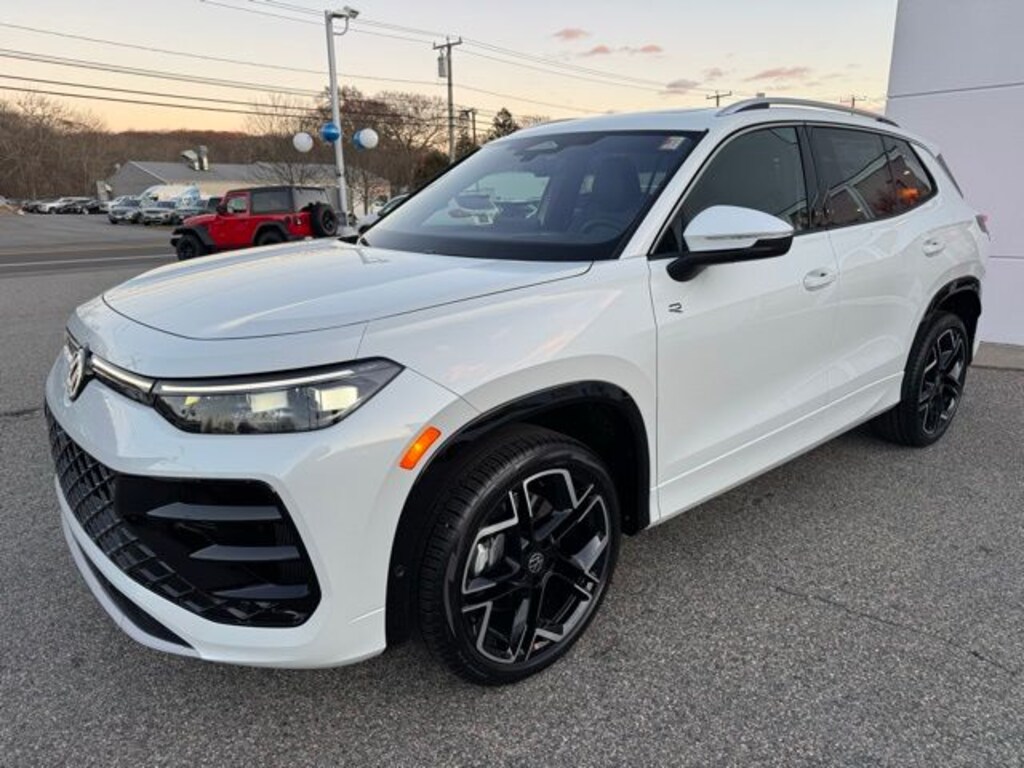 New 2026 Volkswagen Tiguan 2.0T SEL R-Line SUV